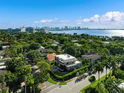 $7,295,000 | 4430 Nautilus Drive, Miami Beach, FL 33140
