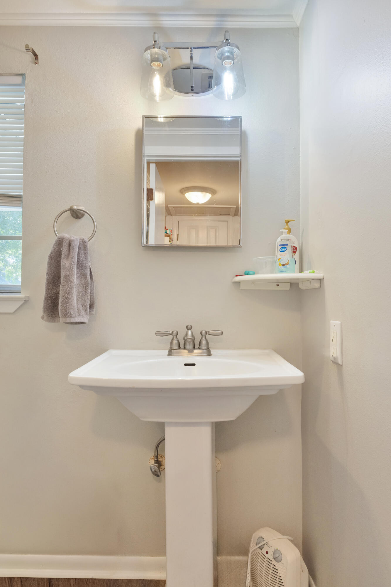 227 East 3rd Avenue Crestview, FL 32536 - Photo 16 of 26 a bathroom with a sink and a mirror