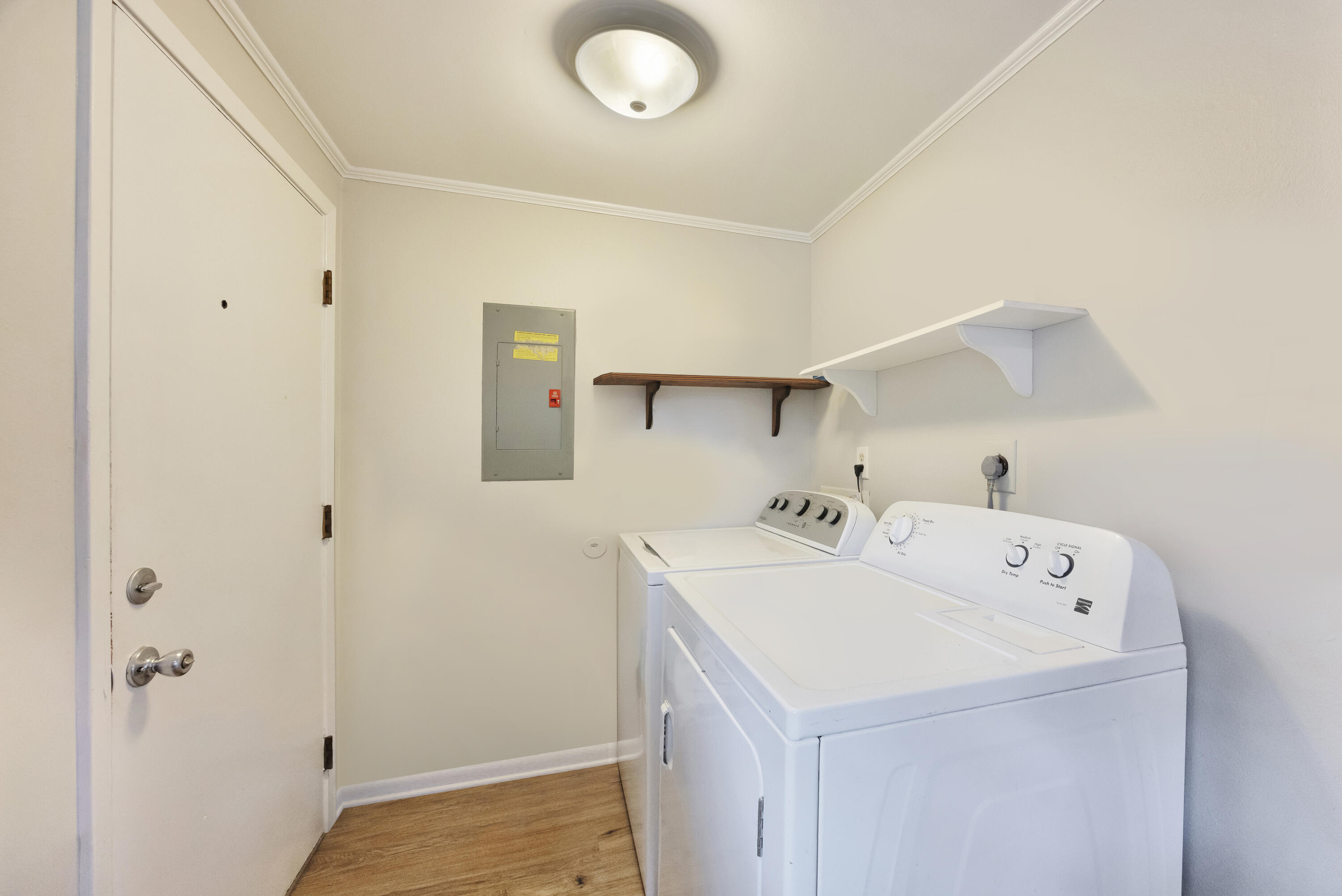 227 East 3rd Avenue Crestview, FL 32536 - Photo 23 of 26 a utility room with dryer and washer