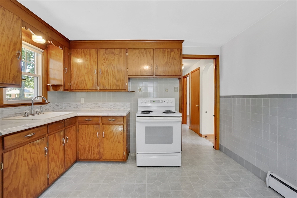 267 Connecticut Avenue Springfield, MA 01104 - Photo 4 of 41