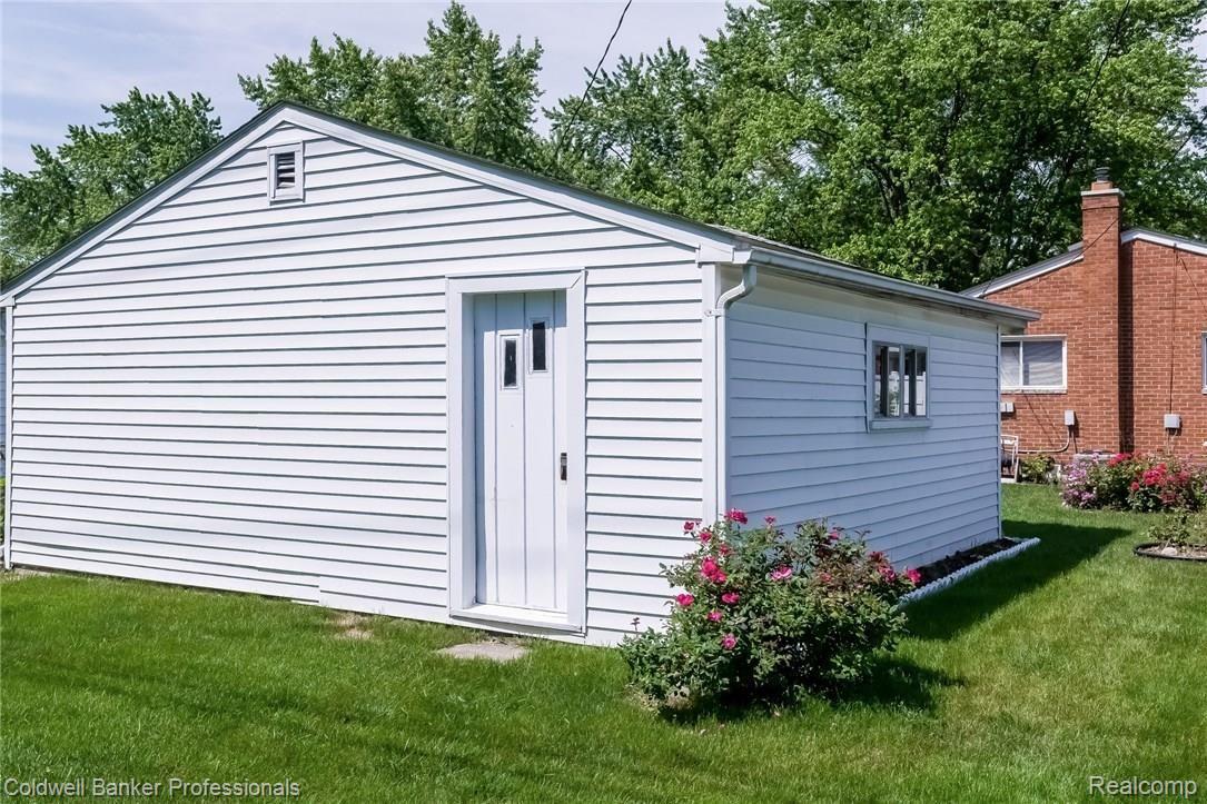 9148 Henry Ruff Road Livonia, MI 48150 - Photo 22 of 27 1023-4322384-medium.jpg