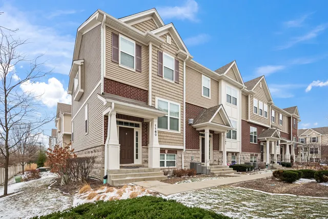 $435,000 | 1160 Evergreen Avenue, Des Plaines, IL 60016