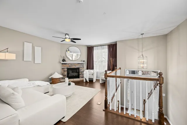 $435,000 | 1160 Evergreen Avenue, Des Plaines, IL 60016