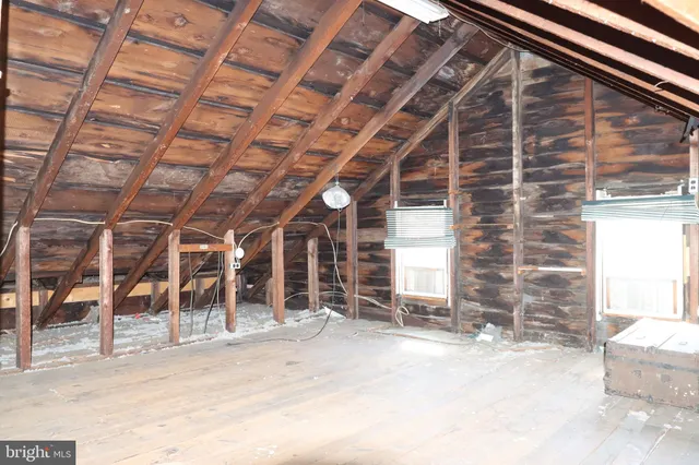 a view of a house with a yard and plants