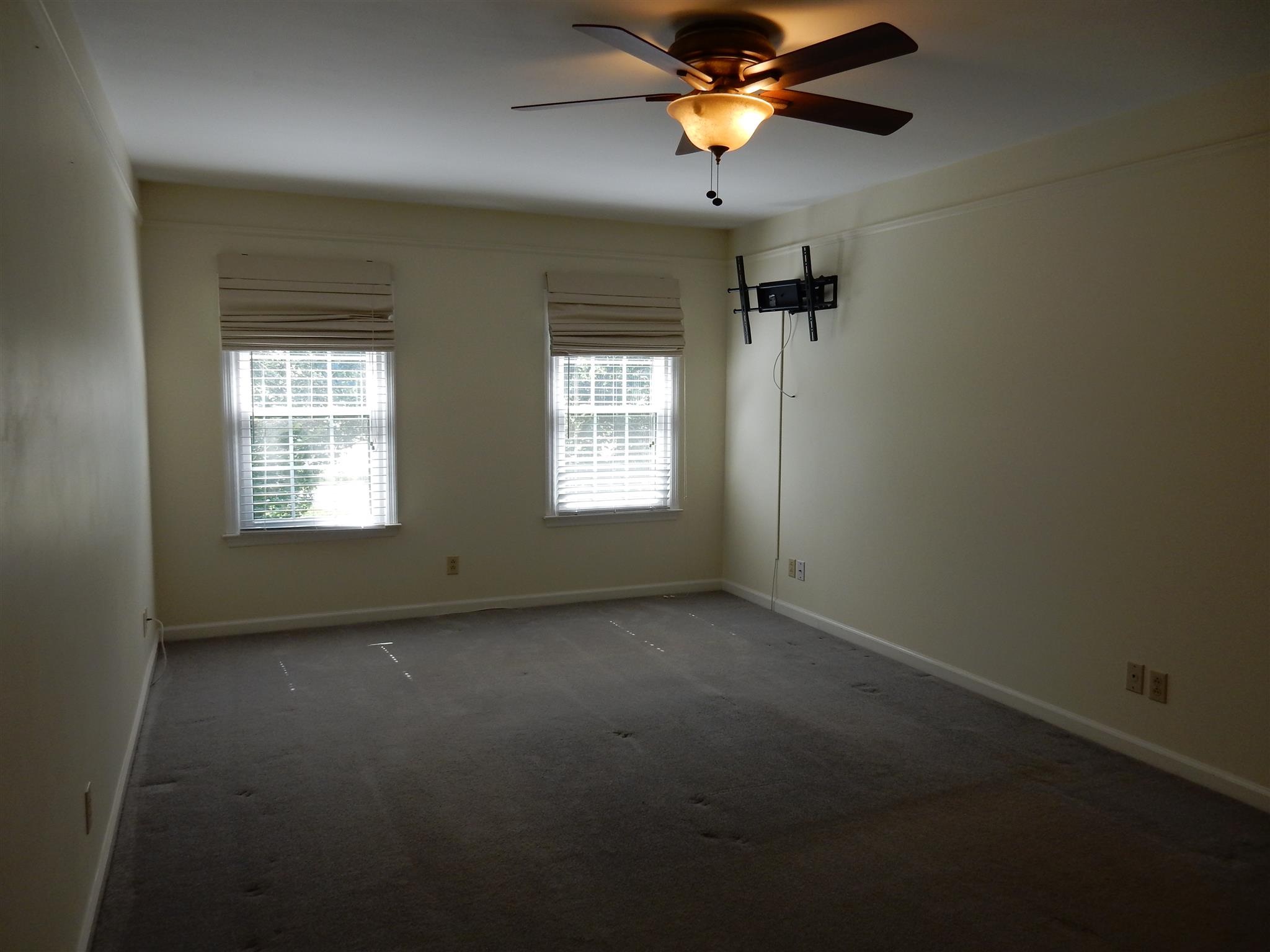 2884 Cages Bend Road Gallatin, TN 37066 - Photo 15 of 26 an empty room with windows and fan