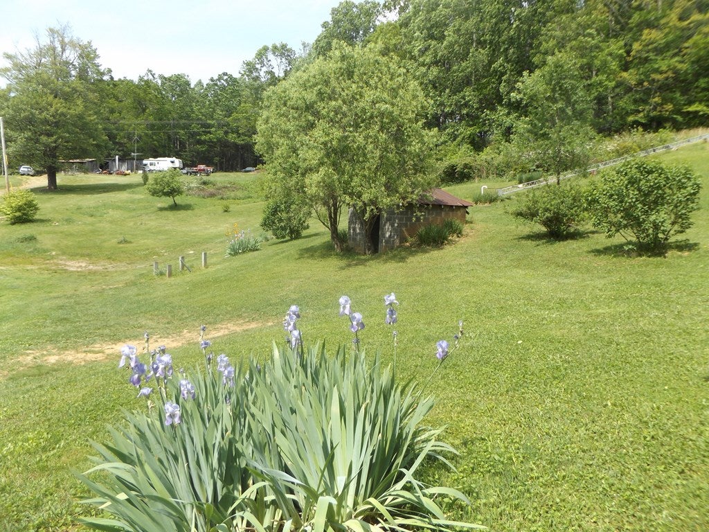 402 Dickerson Road, Unit 1 Willis, VA 24380 - Photo 23 of 31 Gallery Image 23