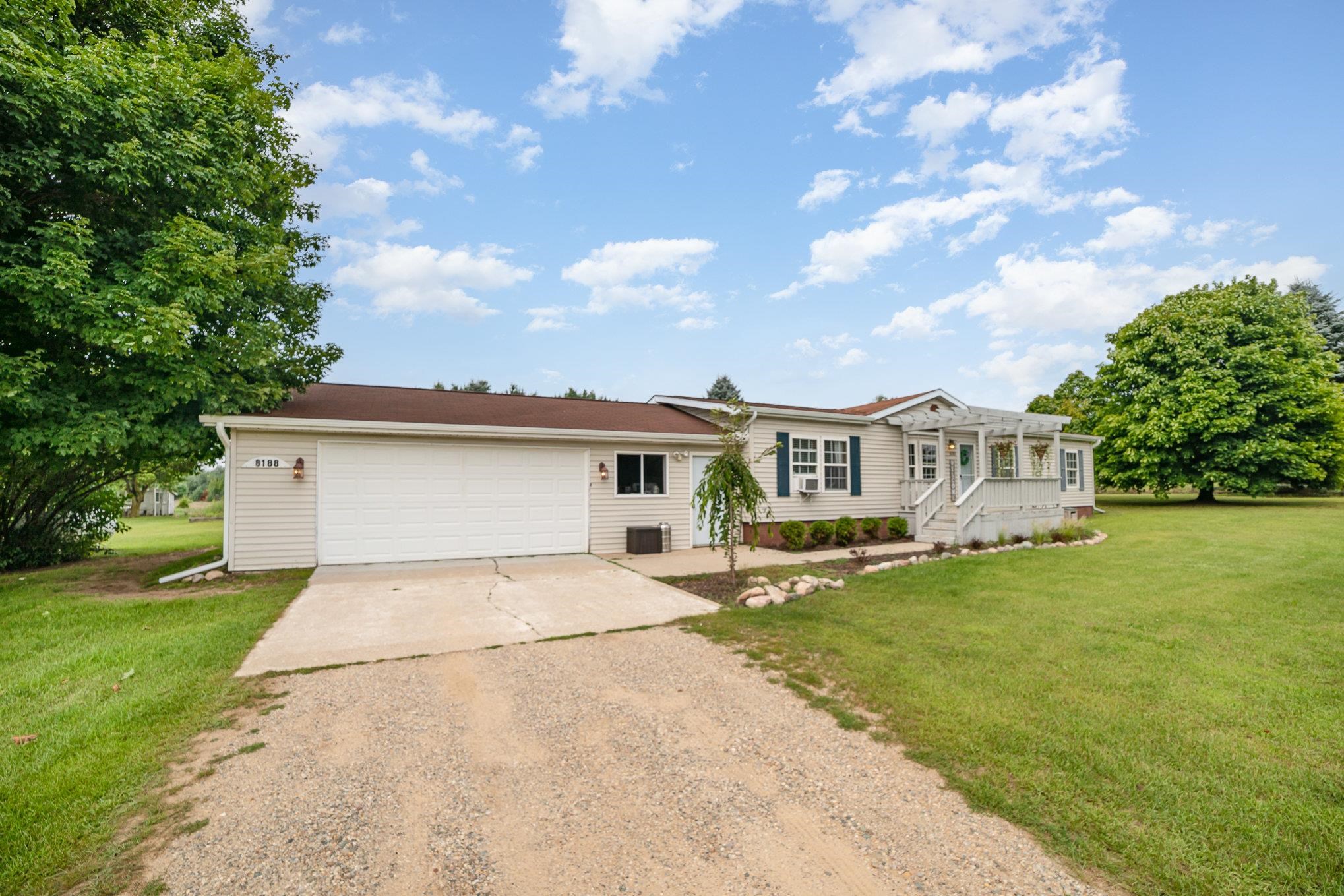 8188 West Blanchard Road Blanchard, MI 49310 - Photo 2 of 31