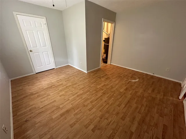 a view of empty room with window
