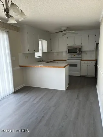 $1,100 | 3929 Sterling Pointe Drive, Unit AAA5, Winterville, NC 28590