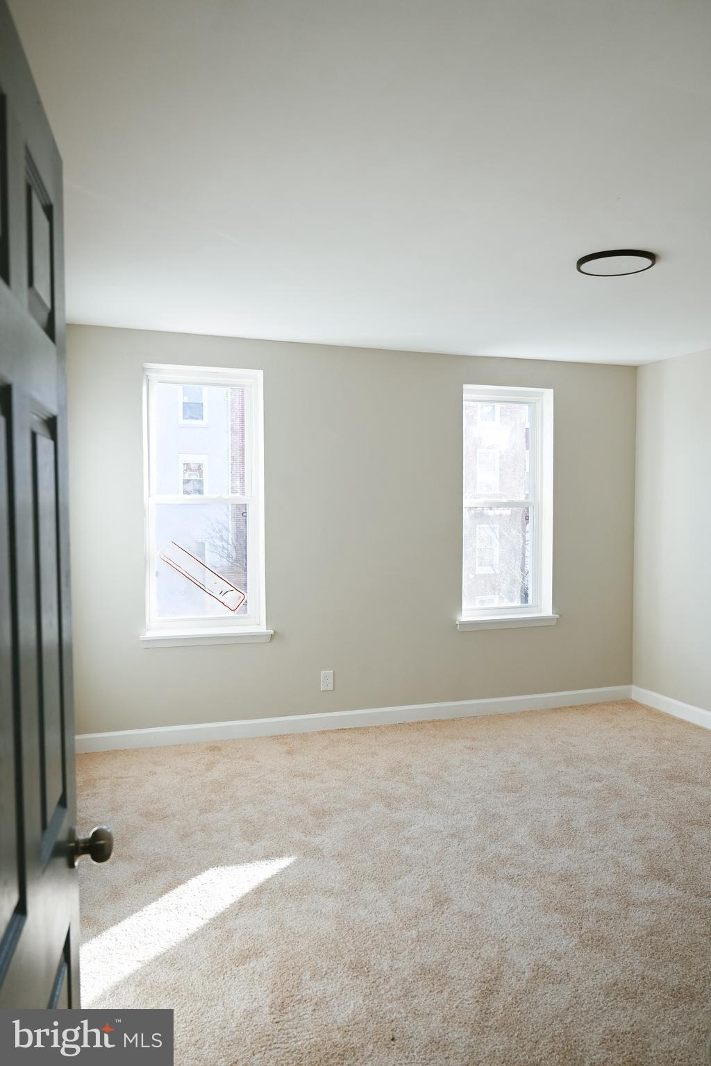 2214 East Fayette Street Baltimore, MD 21231 - Photo 27 of 40 an empty room with windows