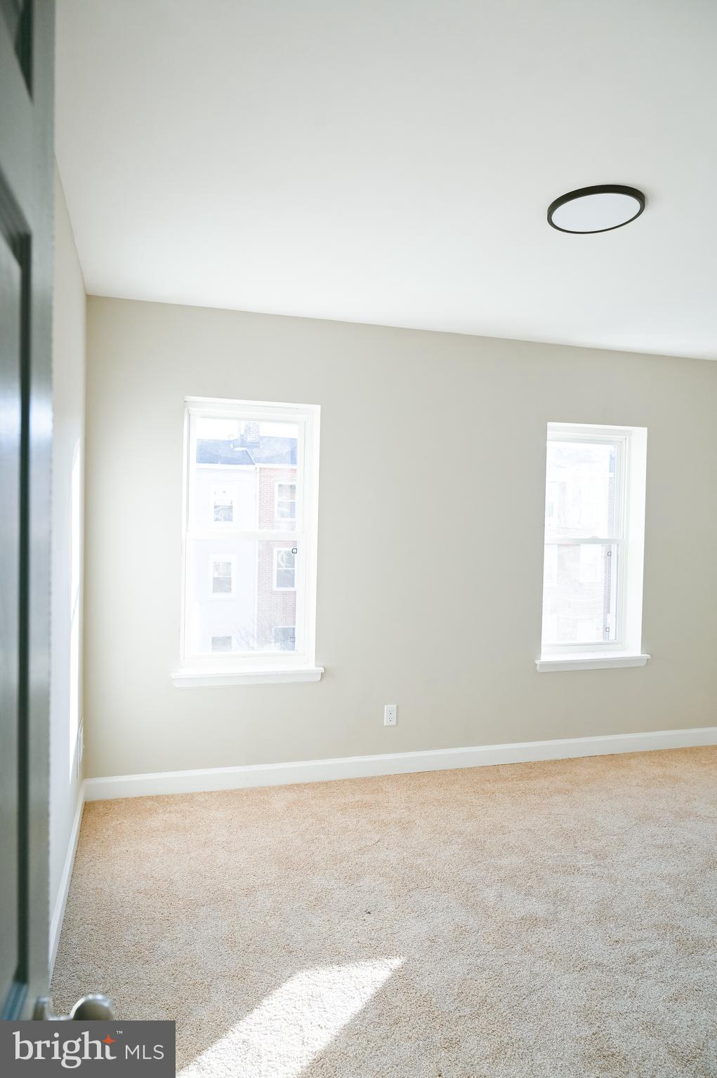 2214 East Fayette Street Baltimore, MD 21231 - Photo 32 of 40 an empty room with windows