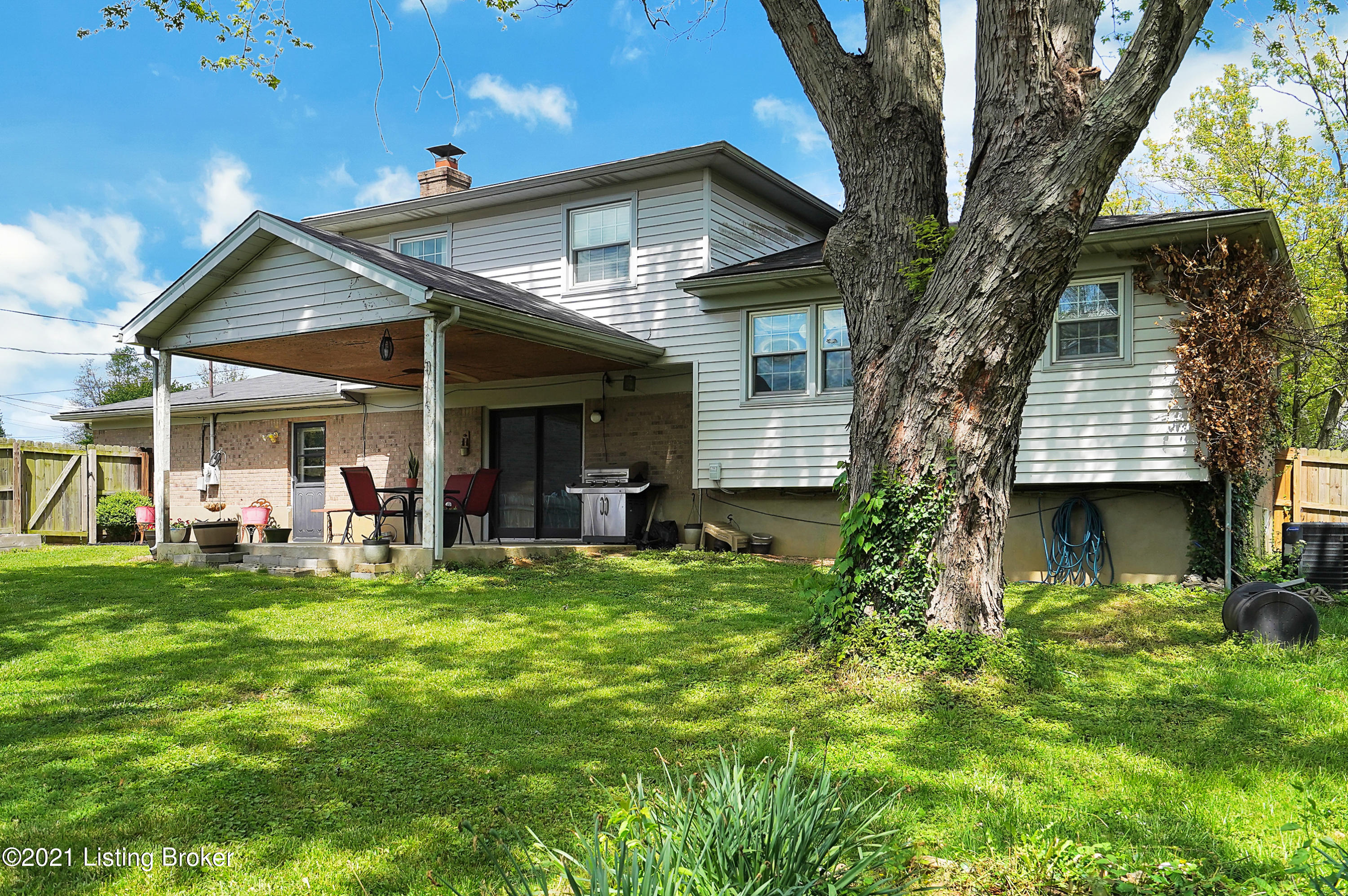10218 St Rene Road Louisville, KY 40299 - Photo 30 of 36 Rear View