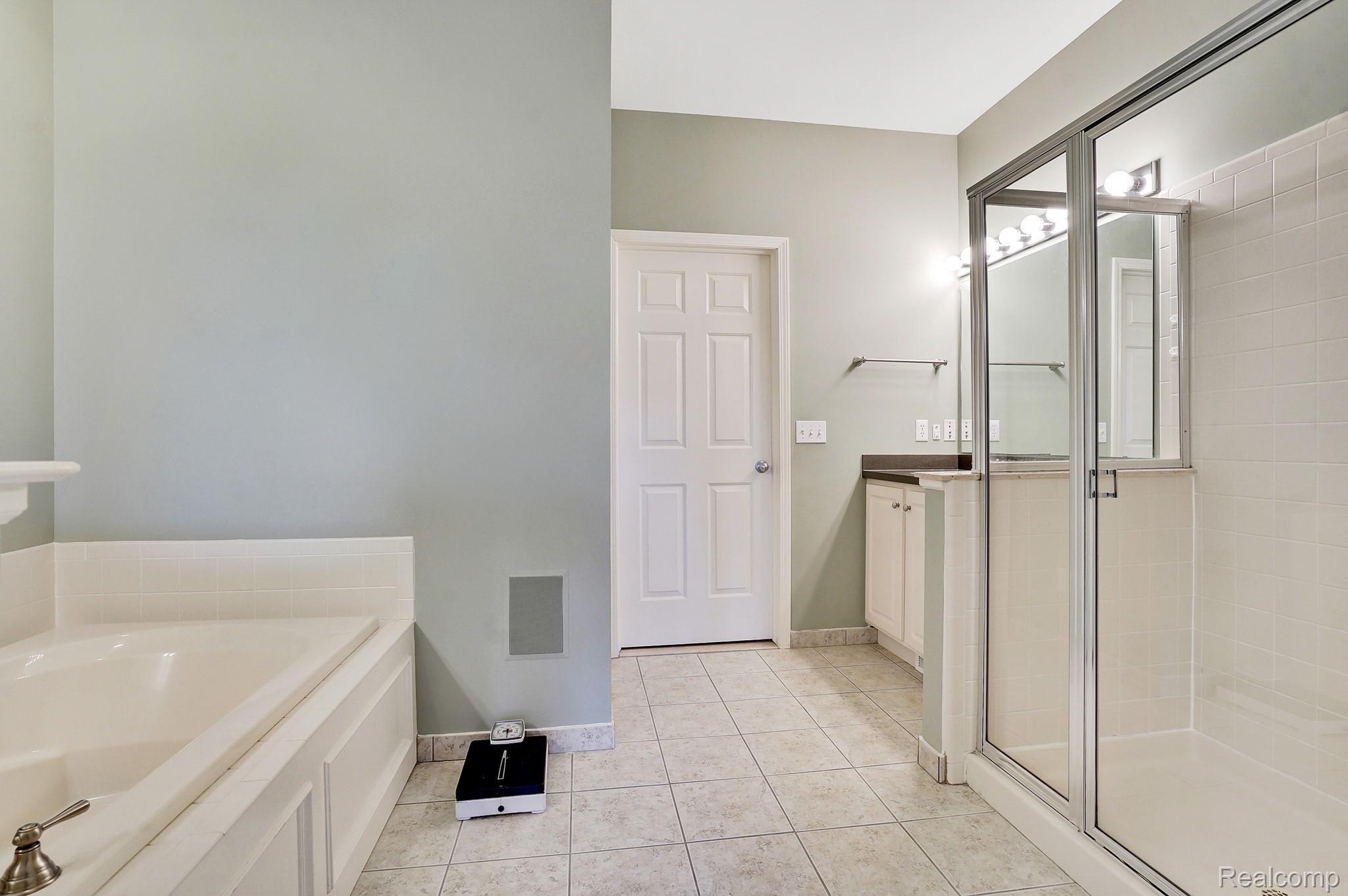 2476 Winding Brook Court Rochester, MI 48309 - Photo 15 of 35 Master bath with separate tub and shower stall