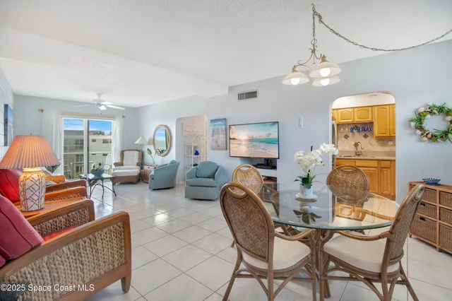 a view of a livingroom and dining room