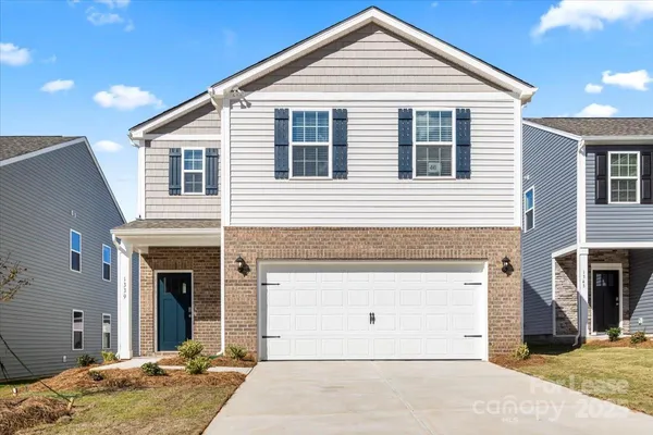 $2,000 | 1339 37th Ave Lane Northeast, Hickory, NC 28601