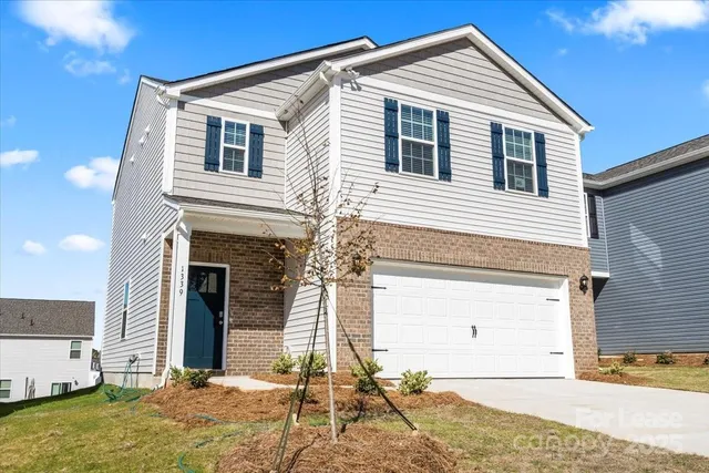 $2,300 | 1339 37th Ave Lane Northeast, Hickory, NC 28601