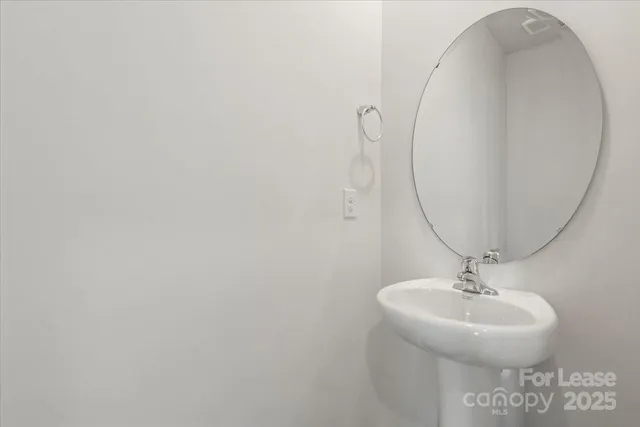 $2,300 | 1339 37th Ave Lane Northeast, Hickory, NC 28601