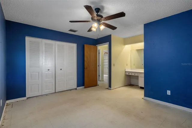 a view of a storage & utility room with washer and dryer