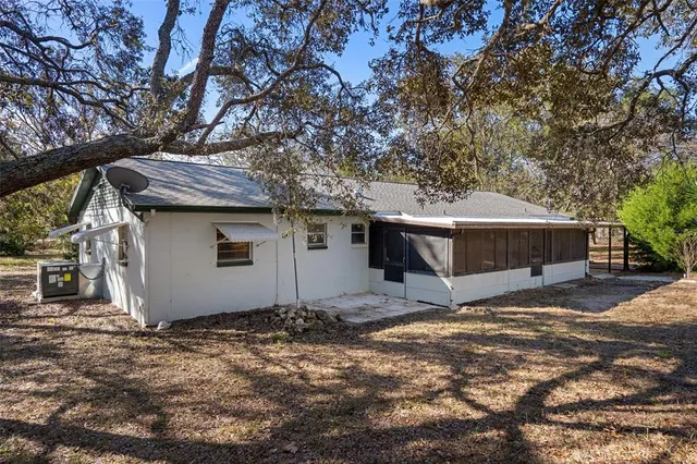a view of a yard with a tree