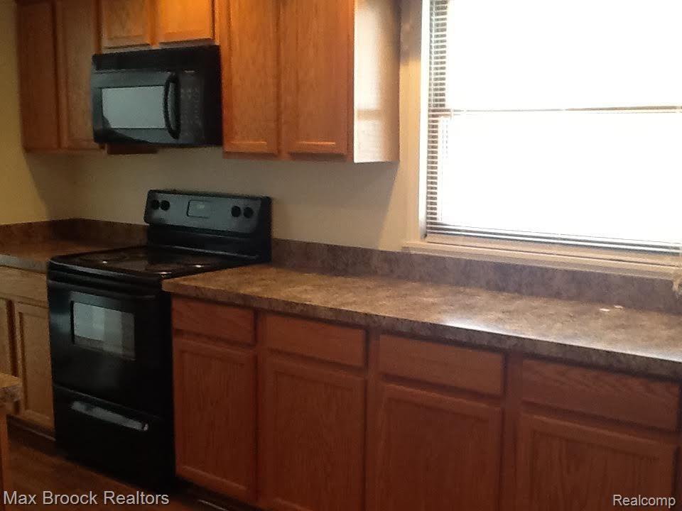 1144 Beta Road Walled Lake, MI 48390 - Photo 5 of 12 unnamed (10).jpg