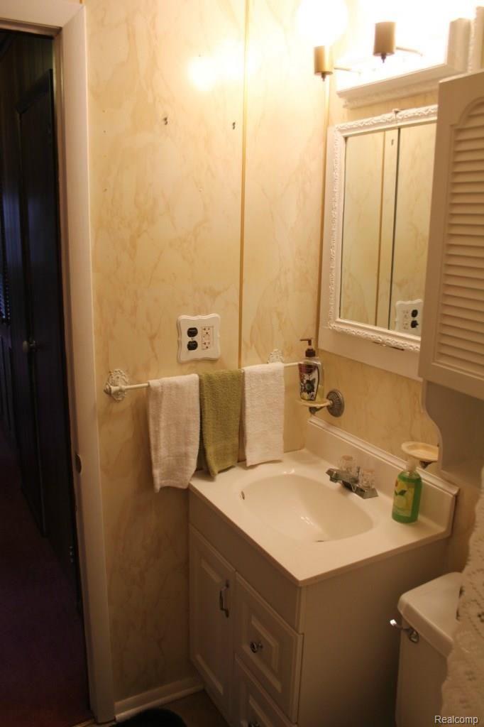 1129 Sigma Road Walled Lake, MI 48390 - Photo 15 of 25 BATHROOM WITH SHOWER SURROUND