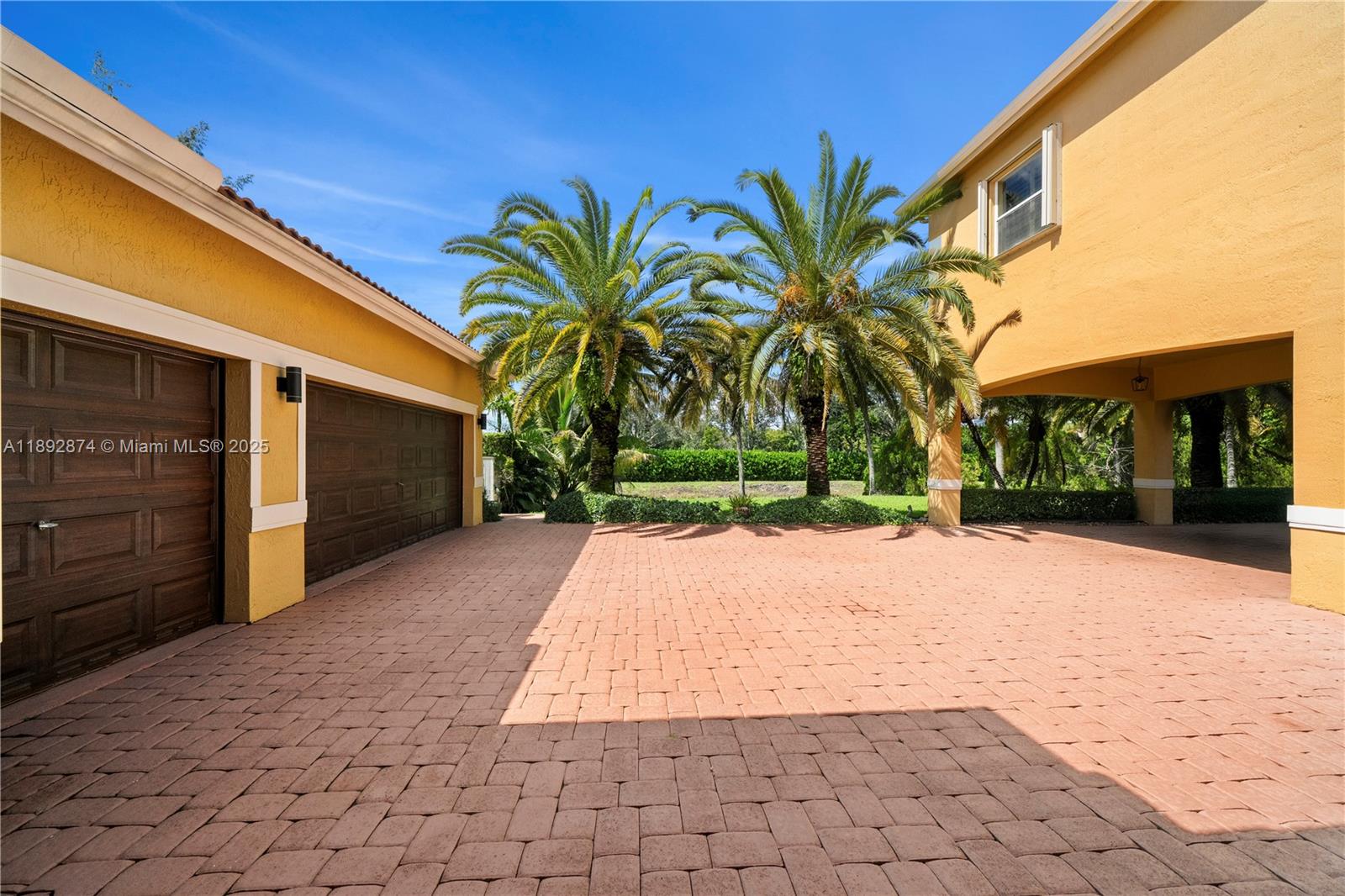 14130 Southwest 33rd Court Davie, FL 33330 - Photo 2 of 36 a view of a backyard