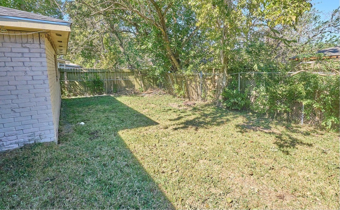 15829 Ridgeroe Lane Houston, TX 77053 - Photo 15 of 15 a view of yard with small space