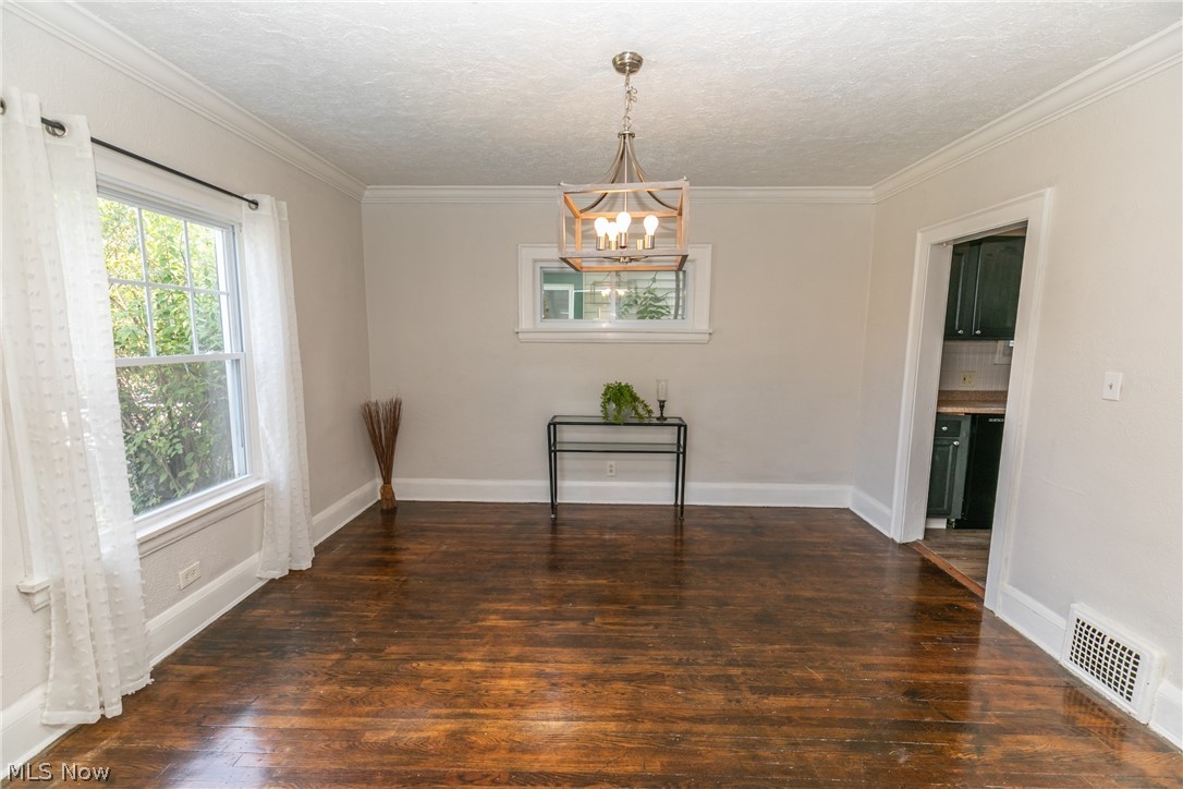 3252 Tullamore Road Cleveland, OH 44118 - Photo 9 of 35 Gallery Image 9