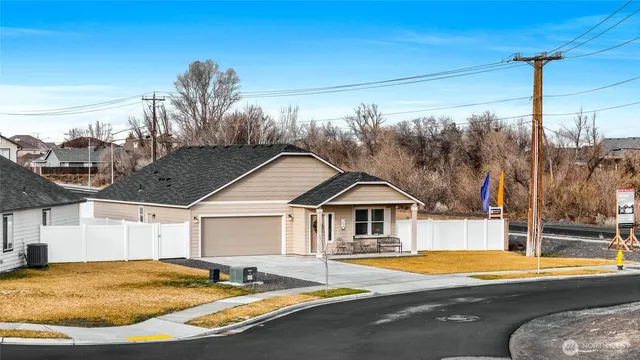$379,000 | 502 Montana Street, Moses Lake, WA 98837