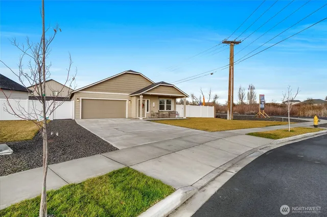 $379,000 | 502 Montana Street, Moses Lake, WA 98837