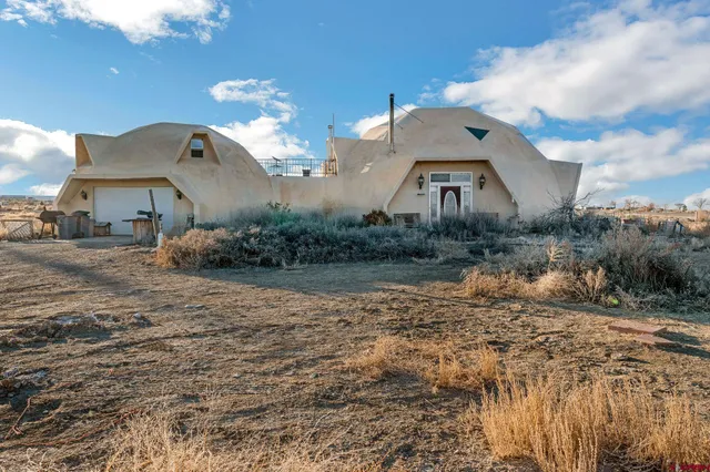 a view of a backyard with a sink
