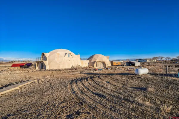 a view of a backyard with a sink