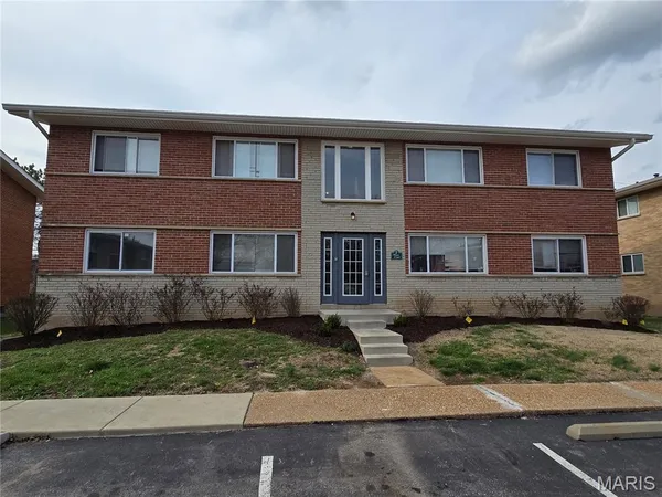 $375,000 | 2 Bruce Drive, Florissant, MO 63031