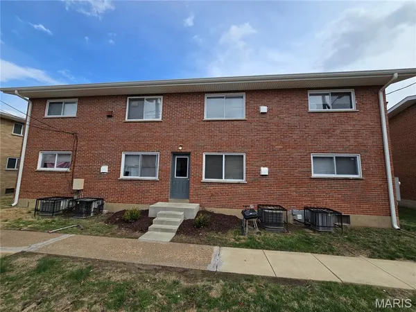 $375,000 | 2 Bruce Drive, Florissant, MO 63031