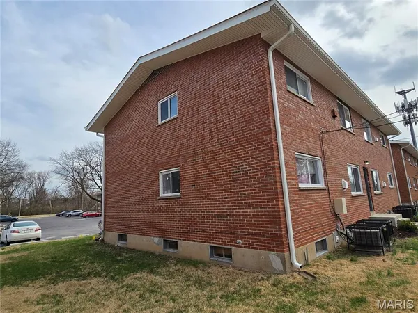 $375,000 | 2 Bruce Drive, Florissant, MO 63031