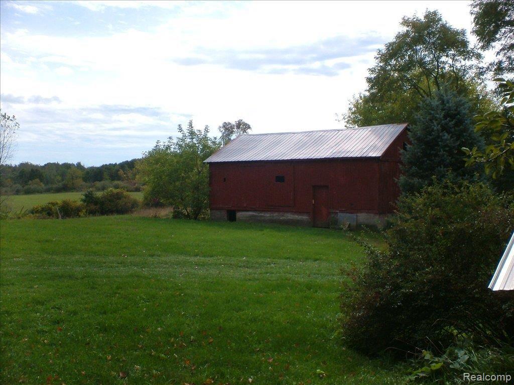 1055 Noble Road Leonard, MI 48367 - Photo 3 of 3 Noble barn pic