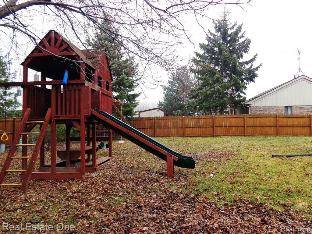 21438 Hall Road Trenton, MI 48183 - Photo 26 of 26 backyard 2 spring.jpg