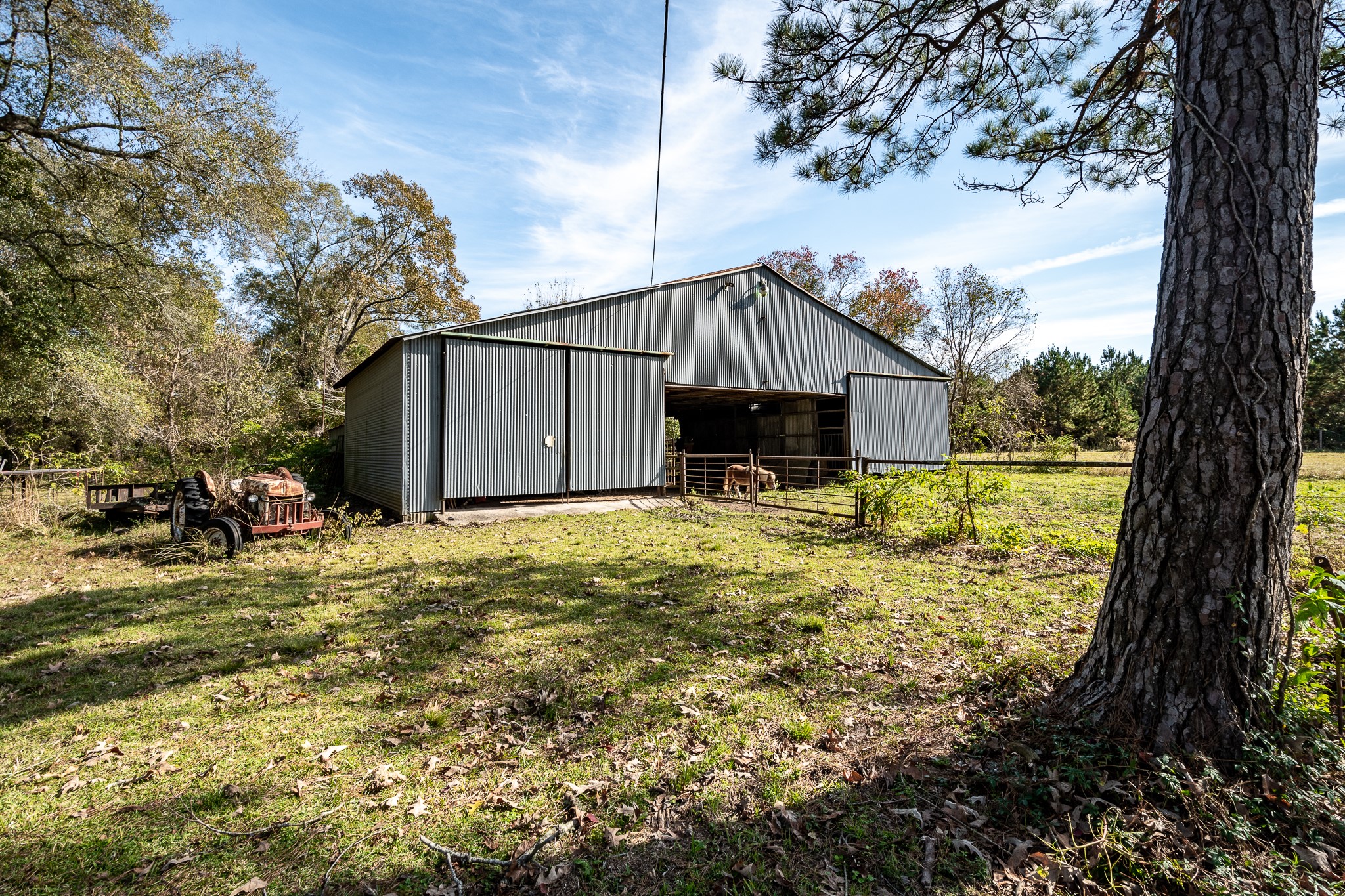 10488 Fostoria Road Cleveland, TX 77328 - Photo 4 of 16 a house view with a garden space