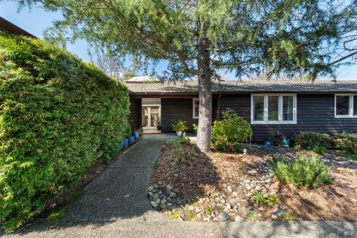 8 Circle Road San Rafael, CA 94903 - Photo 7 of 45 a front view of a house with garden