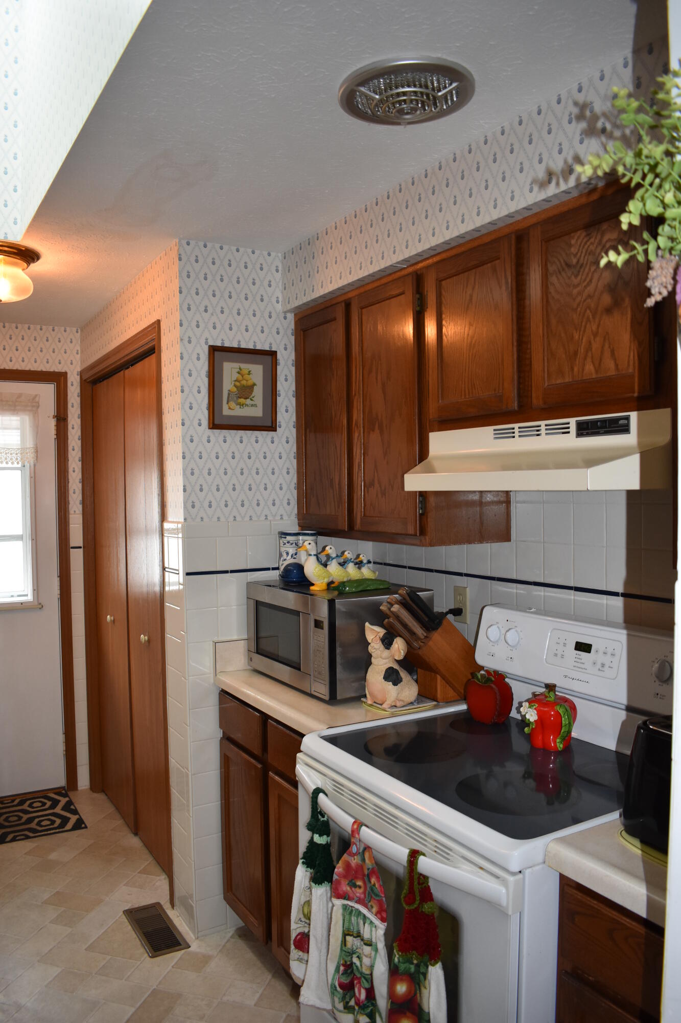4432 Ridgewood Road East Springfield, OH 45503 - Photo 9 of 27