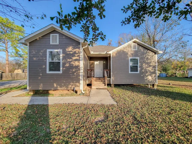 $1,625 | 3201 J P Davis Avenue, Bay City, TX 77414