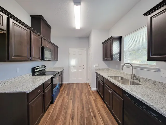 $1,625 | 3201 J P Davis Avenue, Bay City, TX 77414