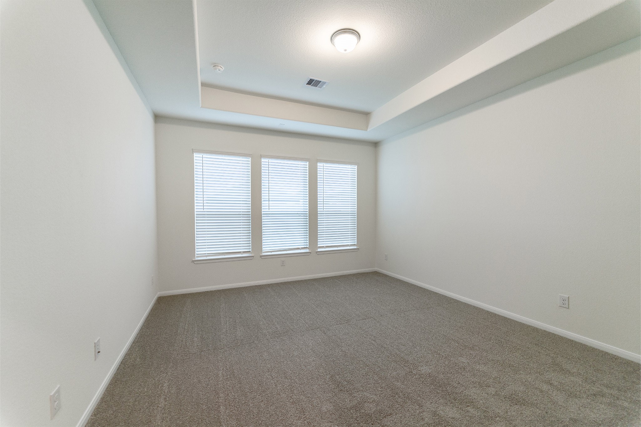 1923 Parks Edge Lane Angleton, TX 77515 - Photo 13 of 25 an empty room with a window