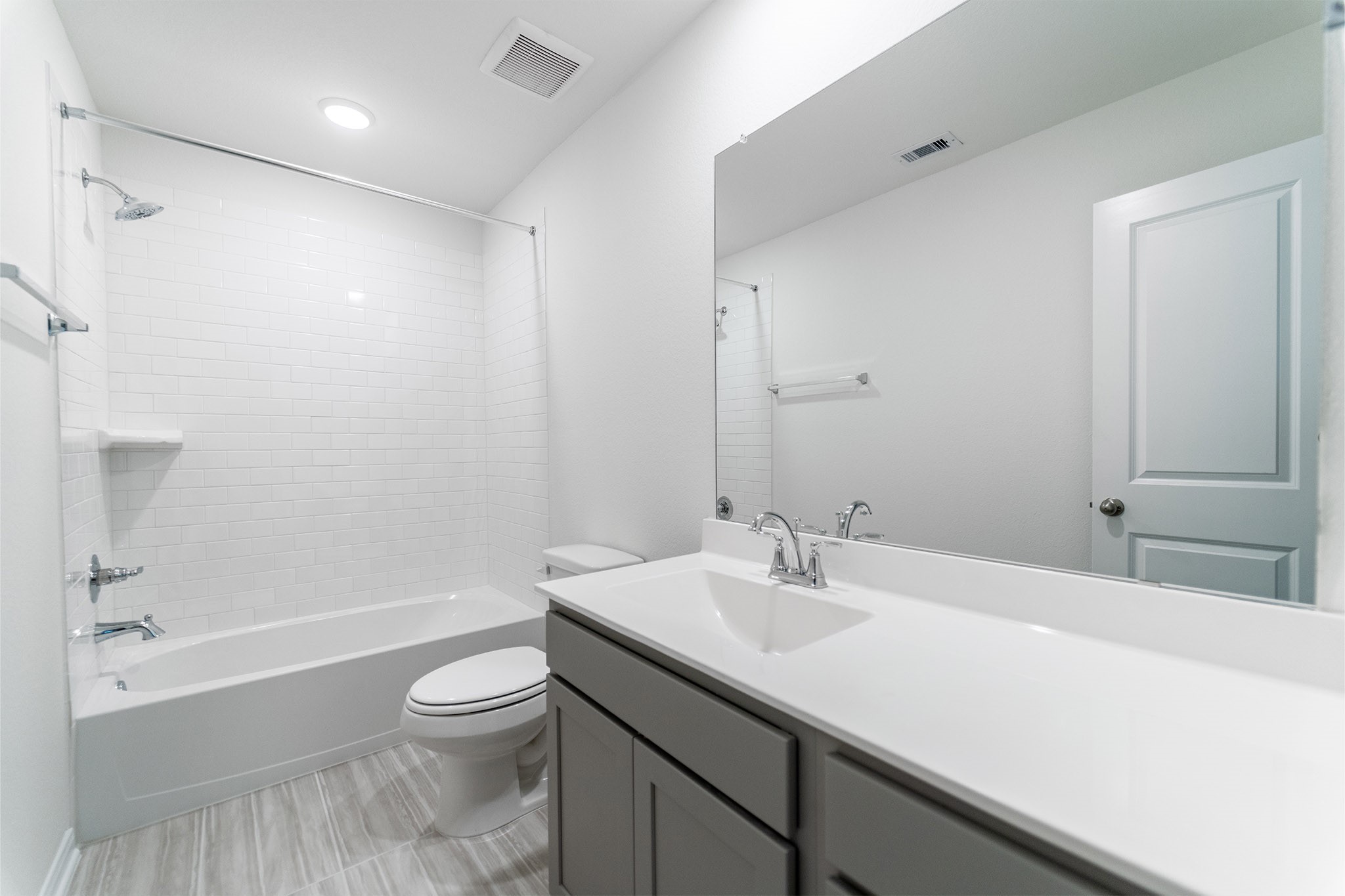 1923 Parks Edge Lane Angleton, TX 77515 - Photo 22 of 25 a bathroom with a sink a toilet and a bathtub