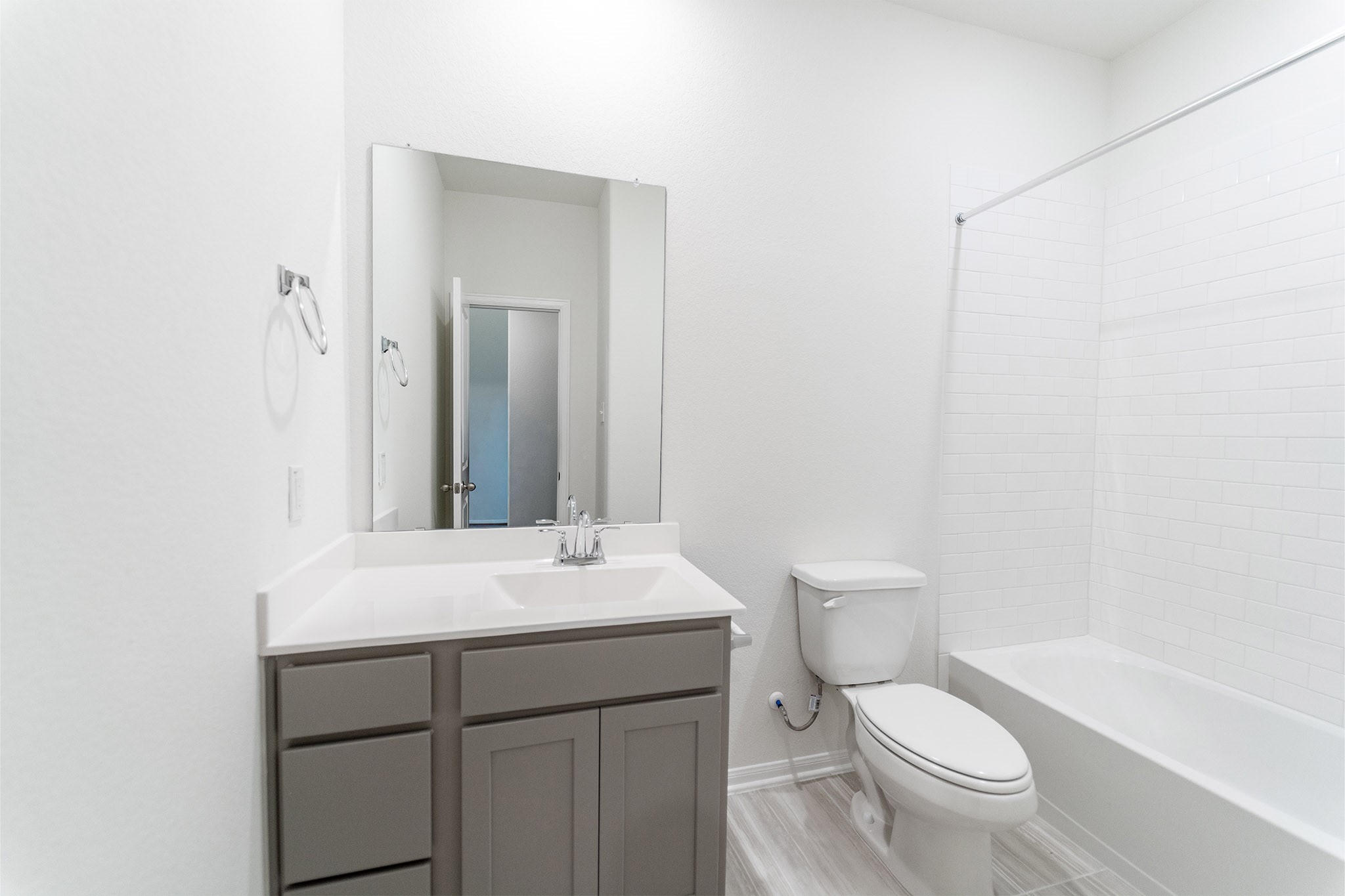 1923 Parks Edge Lane Angleton, TX 77515 - Photo 23 of 25 a bathroom with a toilet a sink a mirror and a bathtub