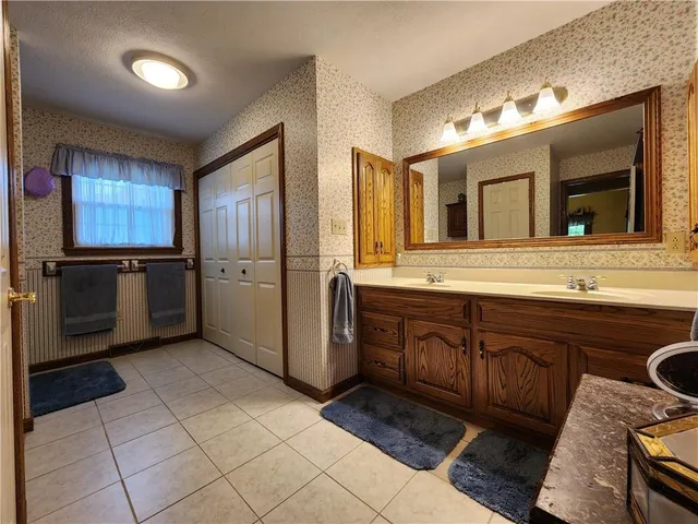 $999,999 | 808 Latonka Drive, Mercer, PA 16137