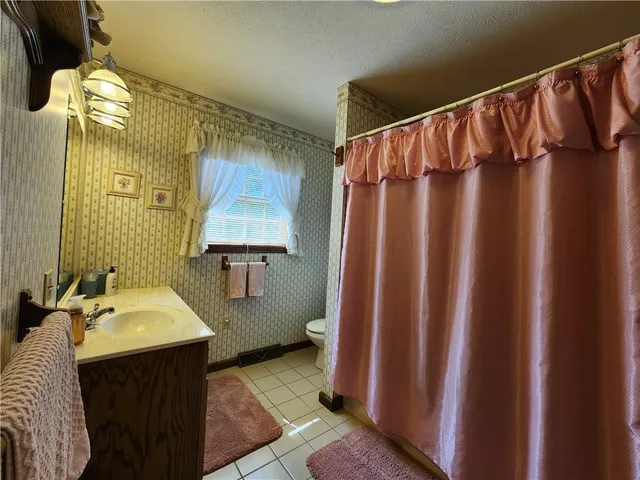 $999,999 | 808 Latonka Drive, Mercer, PA 16137