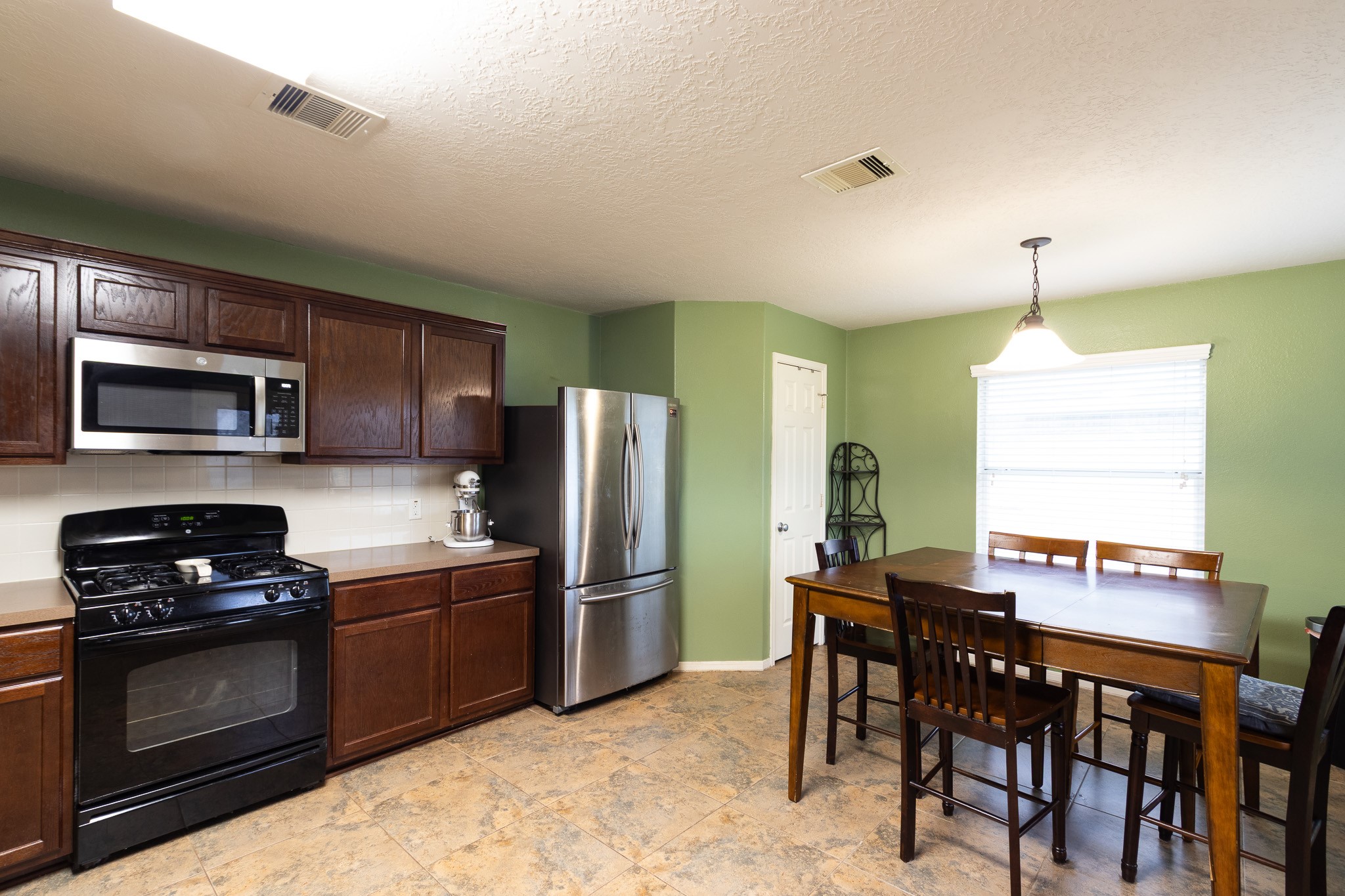 921 Sage Street Baytown, TX 77521 - Photo 11 of 38 Large Eat-in Kitchen