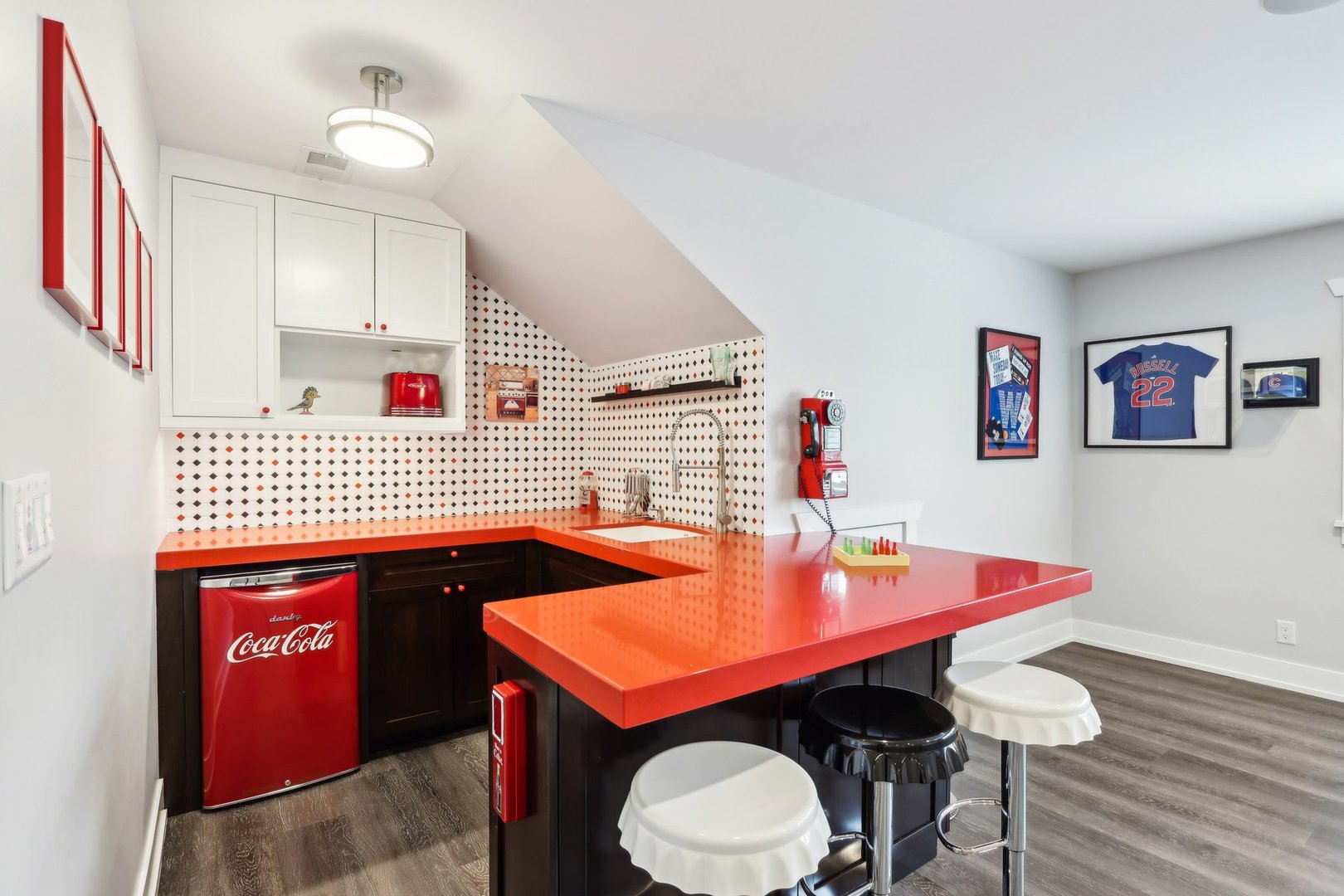 598 Rockefeller Road Lake Forest, IL 60045 - Photo 53 of 86 a room with table and chairs