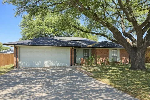 $290,000 | 2820 Whitehurst Drive, Fort Worth, TX 76133